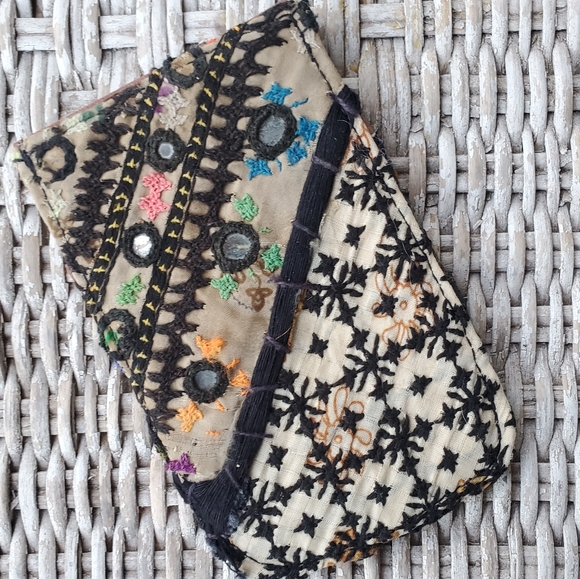 🆕️ Free People Boho Embroidered Banjara Wallet - Picture 4 of 8